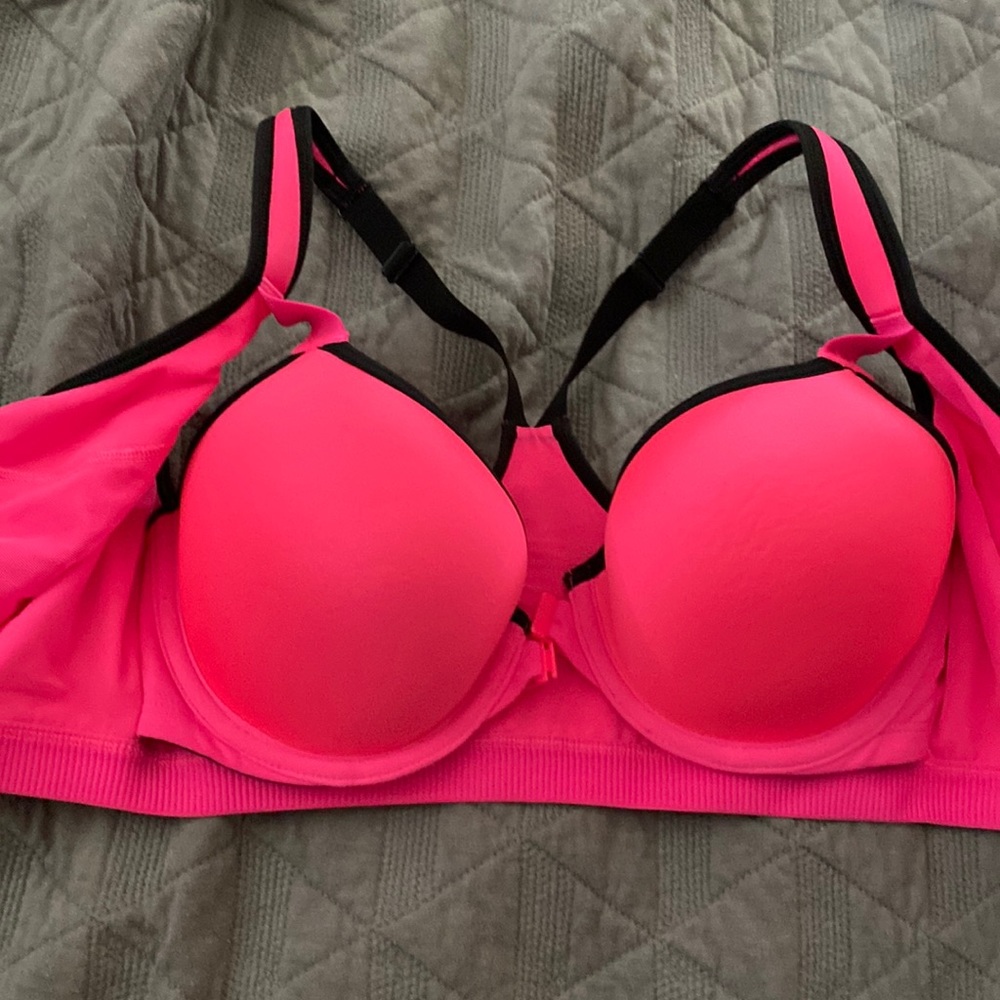 Victoria’s Secret brand new sports bra high impact size 34D